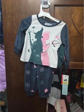 2t wicked pajamas with grip socks, item 445